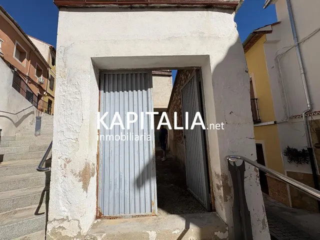 Casa en venta en Genovés, 5 habitaciones y terraza. — 23
