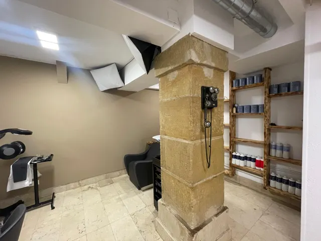 SE VENDE LOCAL CON INQUILINOS EN EL CENTRO — 6