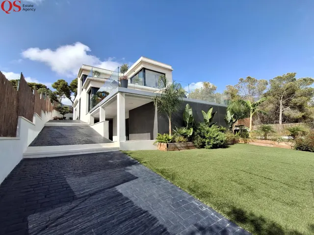 Villa contemporánea con piscina y vistas panorámicas al mar en Cunit — 7