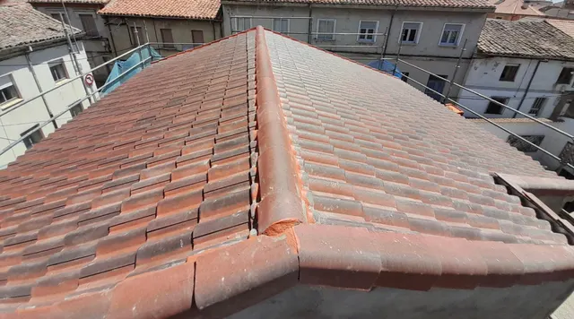 SE VENDE CASA DE DOS PLANTAS EN VALENCIA DE DON JUAN, COCINA, SALÓN, 3 HAB., BAÑO, ASEO Y PATIO. — 4