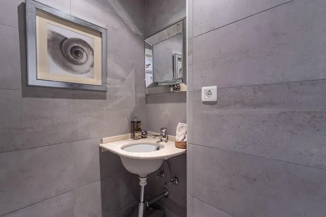 Exclusivo Piso Dúplex en el Corazón de Granada — 10