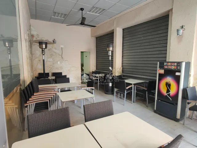 SE VENDE LOCAL CON CAFETERIA-BAR MONTADO CON LICENCIA EN BUENA ZONA DE NOVELDA — 8