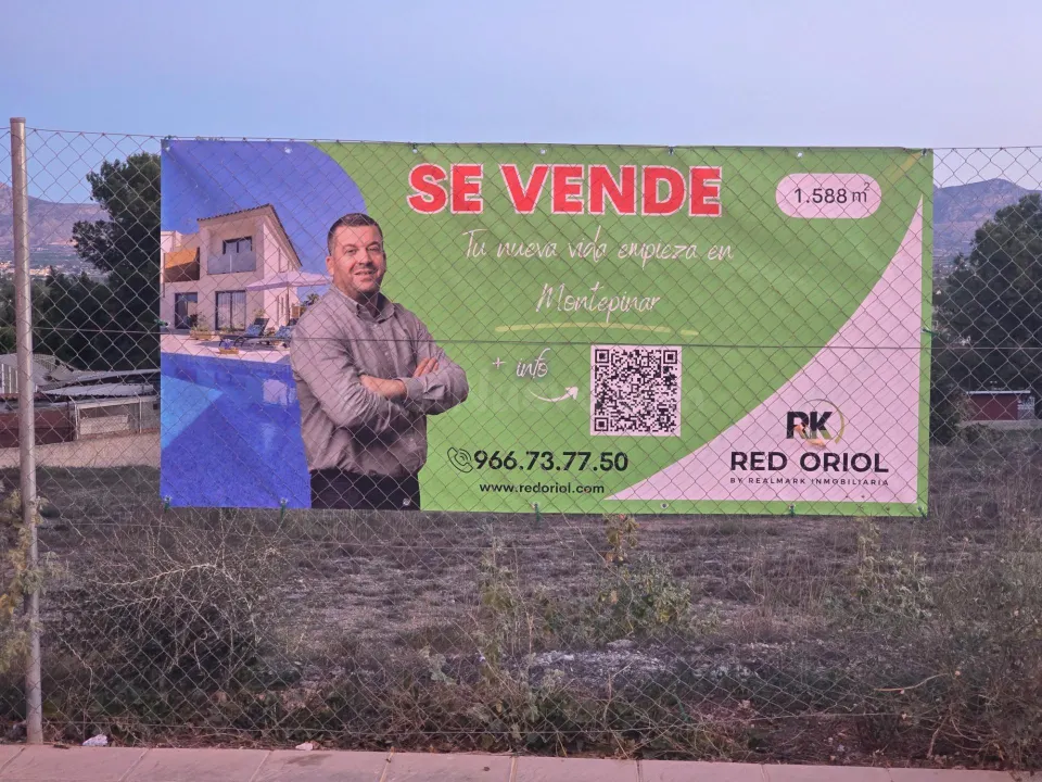 PARCELA EN VENTA  EN URBANIZACIÓN  MONTEPINAR (ORIHUELA)