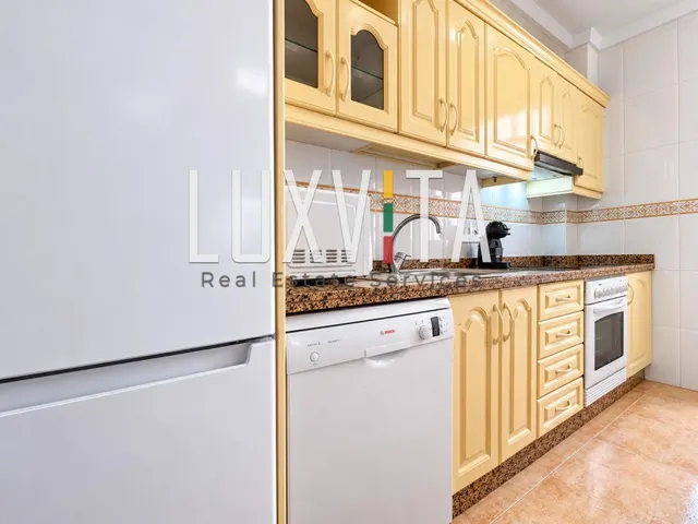 Amplio piso residencial de 2 dormitorios con garaje y trastero — 10