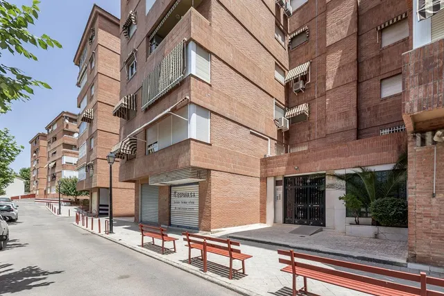 AMPLIO PISO JUNTO A PLAZA DE TOROS — 34