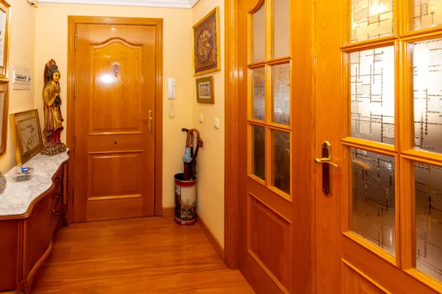 PISO EN CASCO ANTIGUO DE TRES DORMITORIOS, DOS BAÑOS,GARAJE Y TRASTERO. — 17