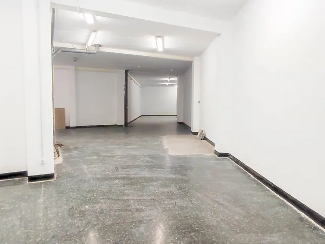 Amplio Local Comercial en Sant Antoni, Barcelona - Oportunidad de alquiler Único — 14
