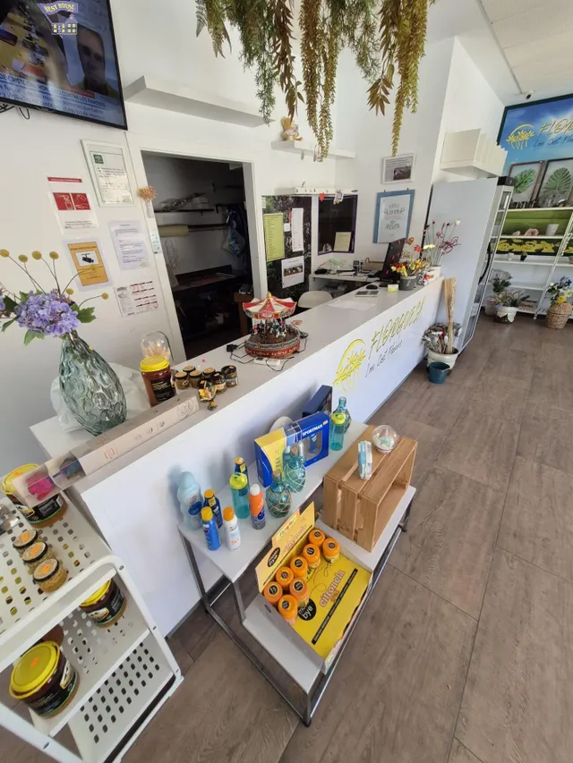 SE VENDE DOS LOCALES COMERCIALES EN ZONA EL PORTICHUELO — 15