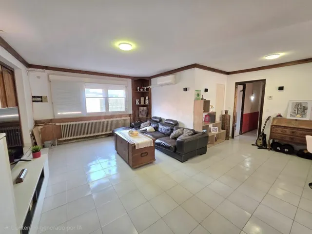 Casa con piscina y garaje a reformar en Empuriabrava - foto 2