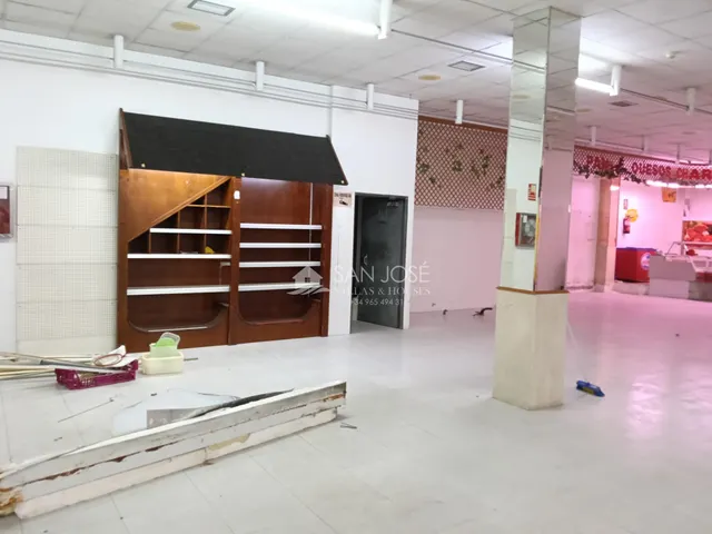Se vende local comercial con sotano preparado para supermercado en buena zona de Aspe — 16