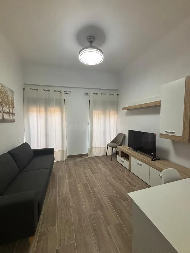 ¡Moderno Apartamento en el Corazón de Granada! ️✨