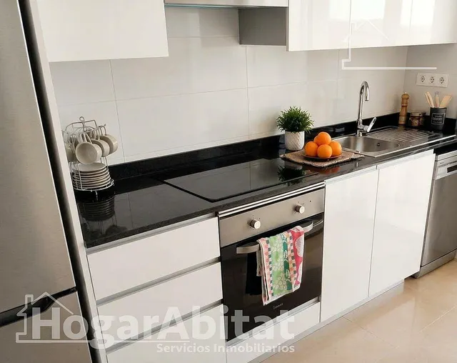 ¡Vistas al mar! Totalmente nuevo, amplio y luminoso con piscina, garaje y terraza — 9