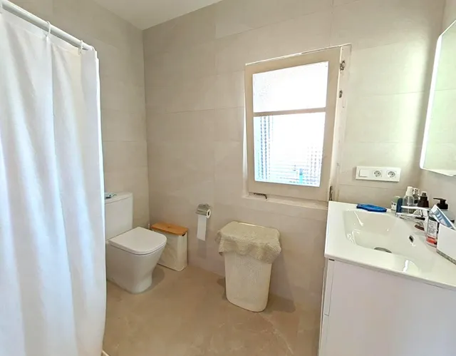 Casa con gran potencial y espacio independiente en albarrosa – Viladecans — 24