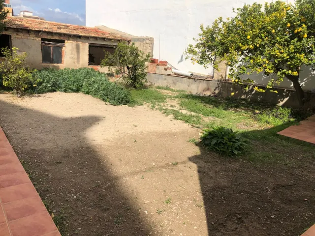 Chalet con suelo para construir apartamentos — 2