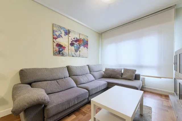 Se alquila bonita vivienda reformada de dos dormitorios con  - foto 2