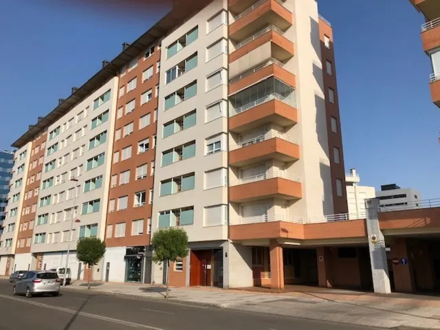 VENTA GARAJE EDIFICIO EL SOL LA ROSALEDA — 7