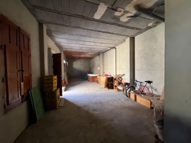 Oportunidad Inmobiliaria en Catral con : Casa Adosada Esquinera con Gran Potencial. — 18