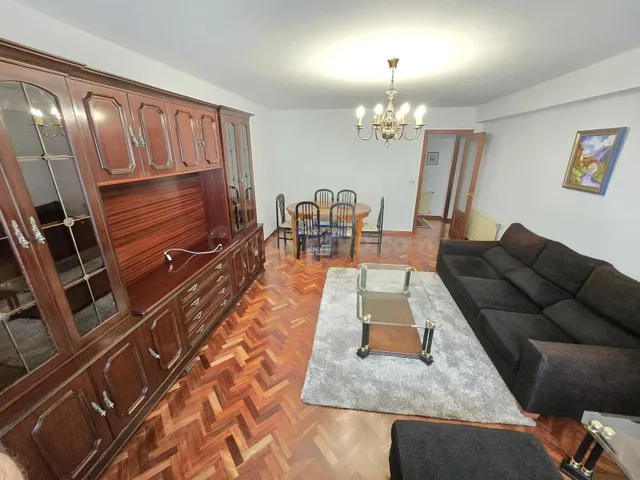 AMPLIO PISO AMUEBLADO DE 4 DORMITORIOS CON PLAZA DE GARAJE - foto 4