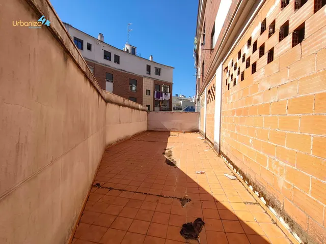 Local diafano con amplios patios ideal para cualquier tipo de negocio y posibilidad de aptos turisticos — 9
