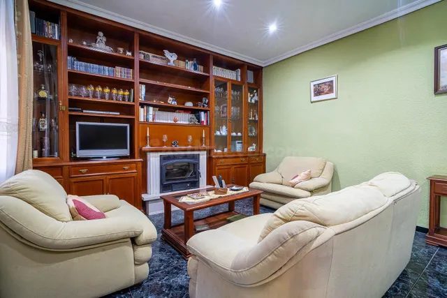 Chalet independiente con piscina privada, amplio jardín y 6 dormitorios en Bollullos de la Mitación — 4