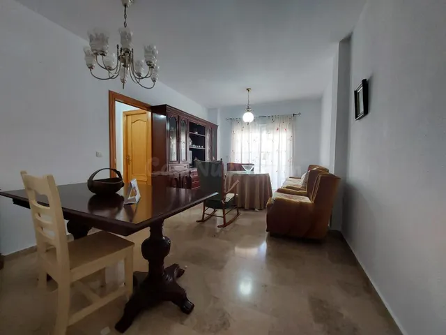 Amplio Piso en Venta en el Corazón de Salobreña