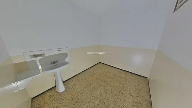 2 LOCALES DE 821 M2. EN TOTAL, FIGUERES — 19