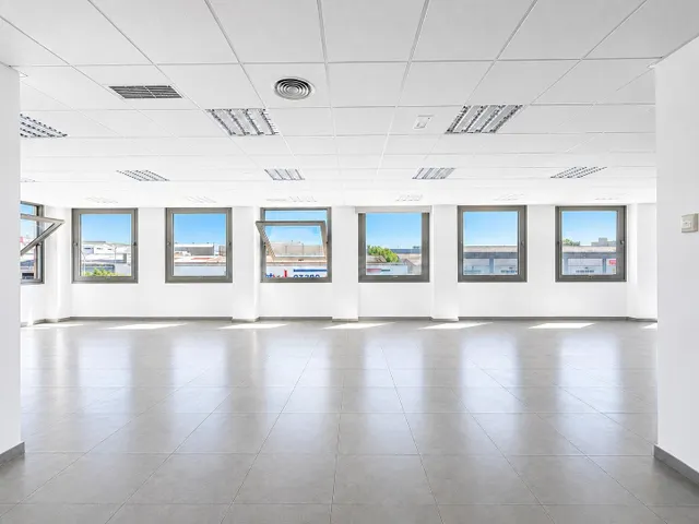 OFICINA DE 180 m2 "LISTA PARA ENTRAR" EN CAN VALERO ( C/ POI - foto 5