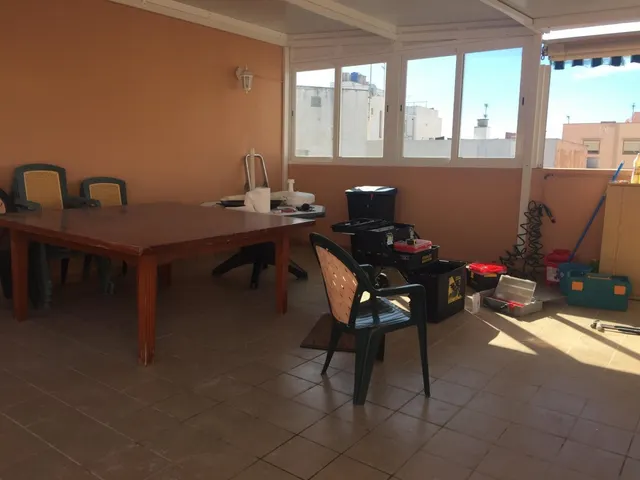 Ático ideal para invertir en zona Mercat del Tenis. — 8