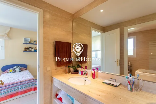 Exclusiva casa con jardín, piscina y espectaculares vistas al mar en Sant Andreu de Llavaneres — 17