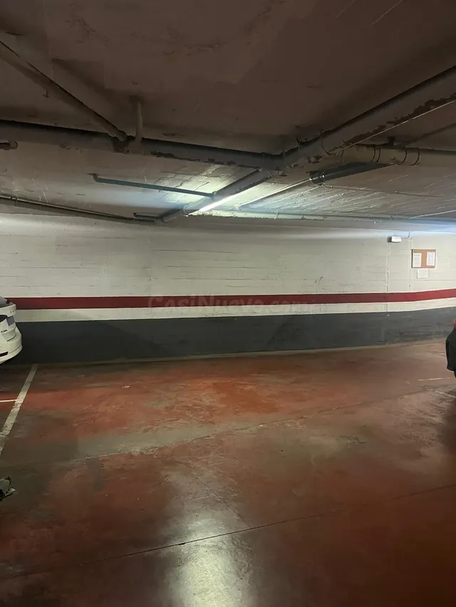 Se VENDE plaza de parking junto con trastero en la zona de C - foto 2