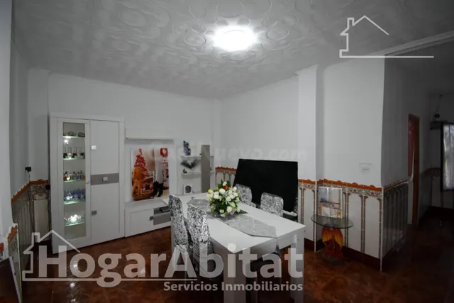 AMPLIA Y LUMINOSA CASA CON TERRAZA Y TRASTERO - foto 5