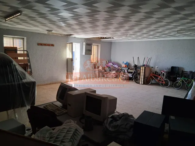 SE VENDE CASA CON PATIO EN LOS ANGUIJES. — 22