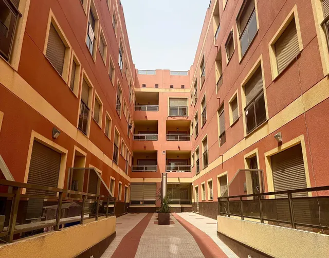 Apartamento de 2 dormitorios con plaza de aparcamiento y tra - foto 2