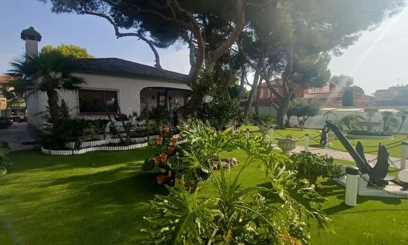 Villa de 3 dormitorios, 3 baños en campo amor ( Orihuela Costa )