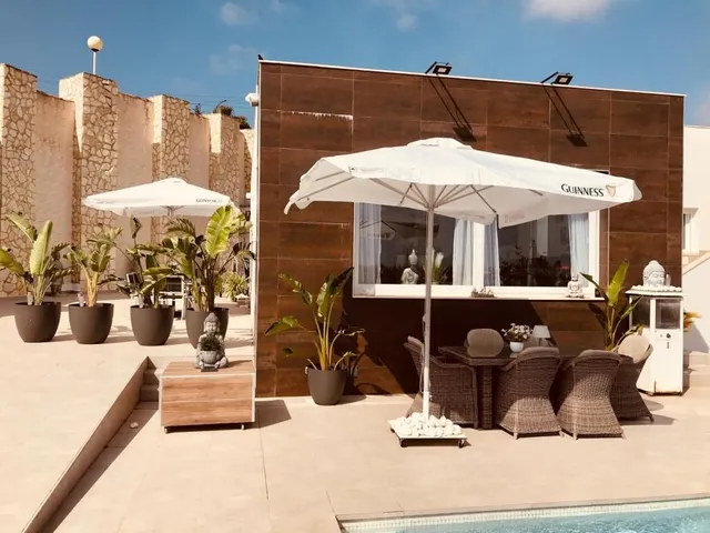 Hermosa villa con dos apartamentos separados y un estudo — 6