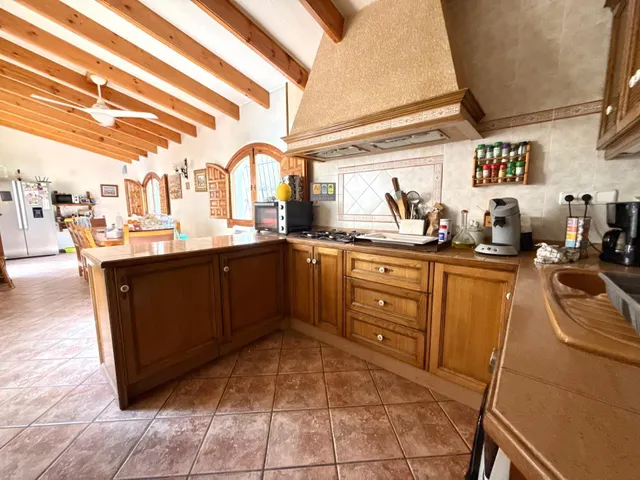 FINCA EXCLUSIVA CON GRAN POTENCIAL EN ELDA — 13