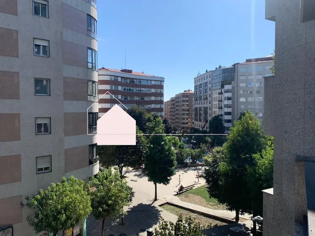 Alquiler en Pintor Comeiro, plaza de la Independencia. — 22