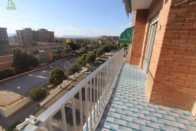 PISO DE 4 DORMITORIOS PARA ESTUDIANTES – CAMPO VERDE, GRANAD - foto 2