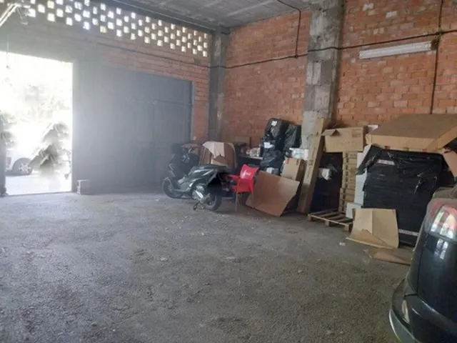 SE VENDE LOCAL COMERCIAL EN BRUTO CON UNA UBICACIÓN EXCELENT - foto 5