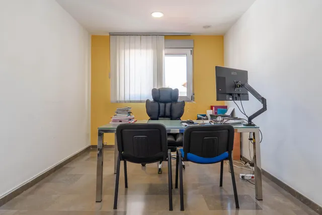 Edificio de 3 plantas destinado a oficinas junto a Centro Comercial Serrallo — 49