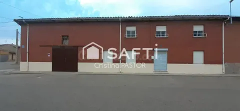 Casa de planta baja y gran patio en Villarrabines