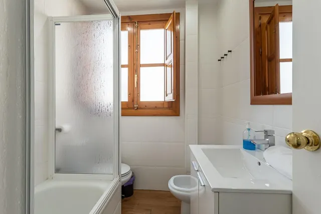 PISO CON LICENCIA TURISTICA EN CALLE NAVAS — 12