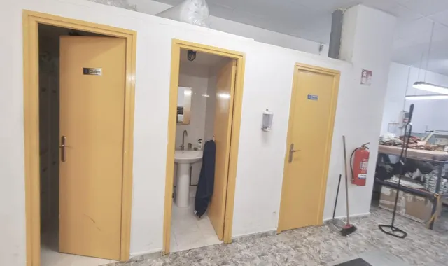 LOCAL COMERCIAL de 130 m2 a pie de calle. — 10