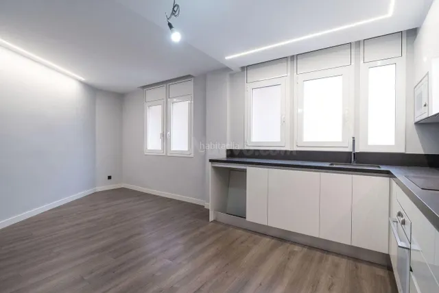 Piso reformado y muy luminoso en pleno centro de Tarragona - foto 2