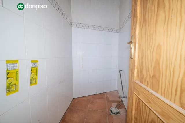 Amplio Local Comercial en Monachil - Oportunidad Única — 33