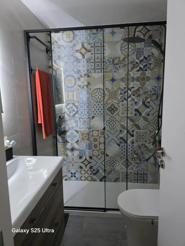 Apartamento con vistas al mar, piscina y parking — 18
