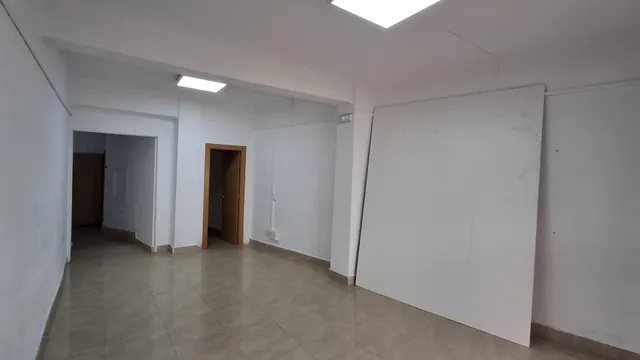 Bajo comercial en alquiler de 96 m2 situado muy cercano a la Plaza del Pueblo de Paterna. — 6