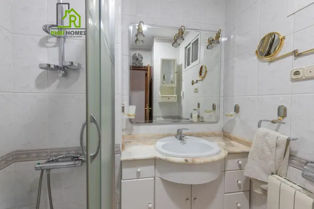 Estupendo piso  en la última planta en calle doctor azpitarte — 30