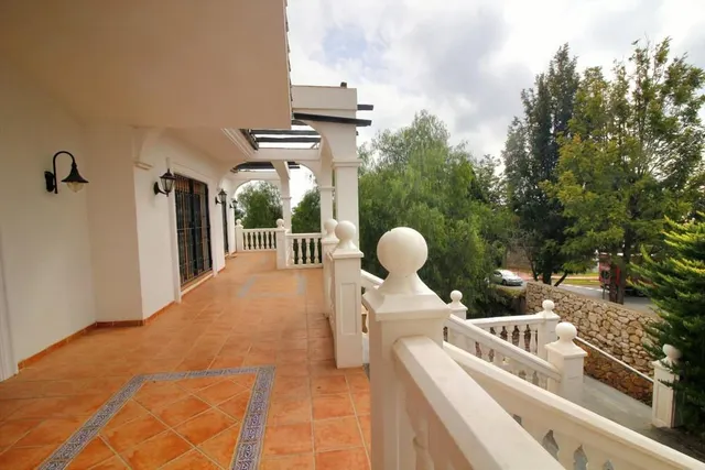 Villa Exclusiva con Vistas Panorámicas en Benalmádena — 24