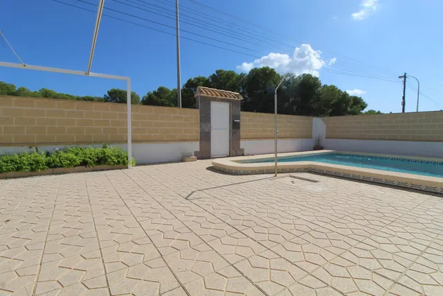 Chalet independiente con piscina privada, jardín y garaje en El Chaparral, Torrevieja — 33